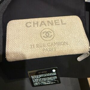 CHANEL Textured canvas Deauville Zip Wallet blue gray